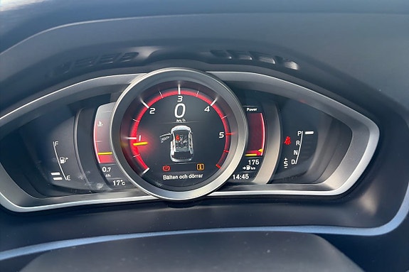 Volvo V40 Cross Country 16 of 21