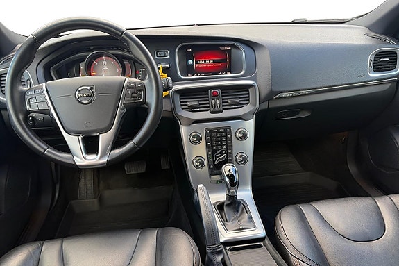 Volvo V40 Cross Country 10 of 21