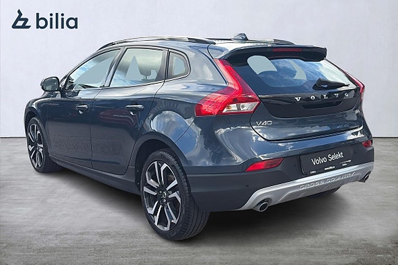 Volvo V40 Cross Country 2 of 21