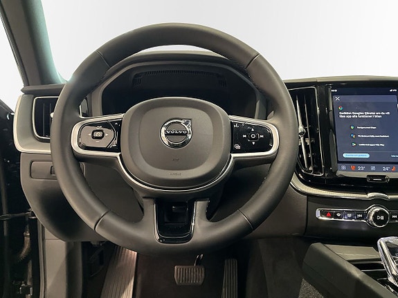 Volvo XC60 11 of 14