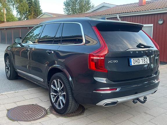 Volvo XC90 2 of 5