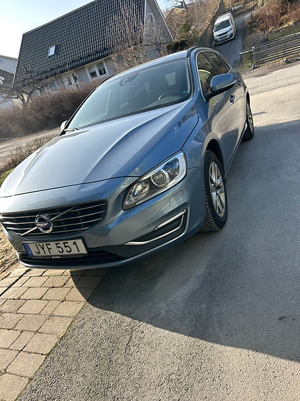 Volvo V60 2 of 6