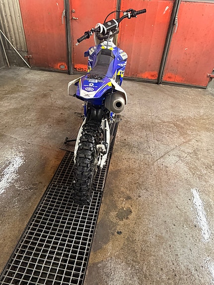 Yamaha YZ450F 2 of 6