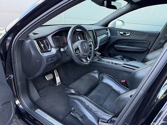 Volvo XC60 8 of 16