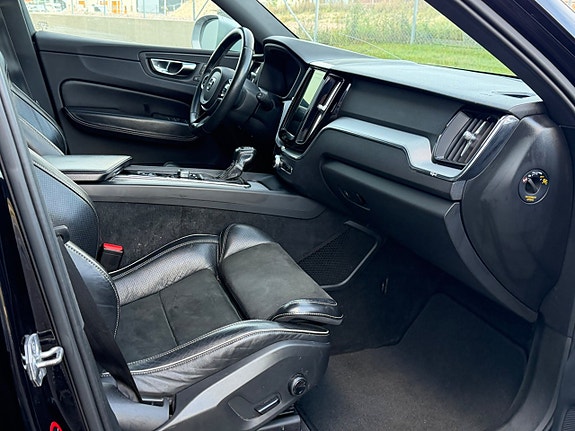 Volvo XC60 13 of 16