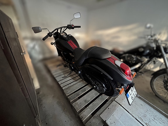 Kawasaki Vulcan 900 Custom 3 of 3