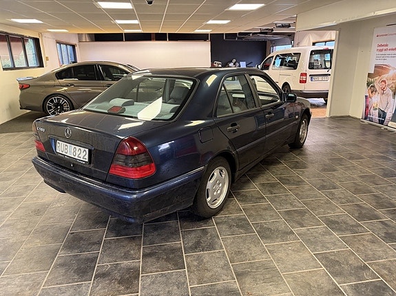 Mercedes-Benz C180 4 of 10