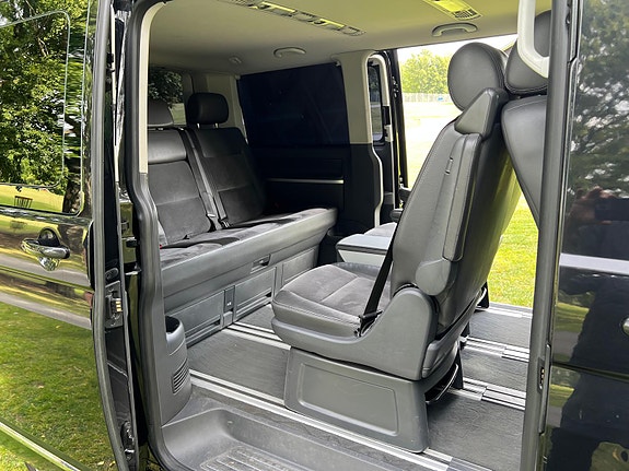 Volkswagen Multivan 6 of 15