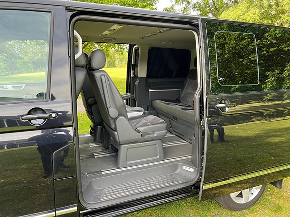 Volkswagen Multivan 5 of 15