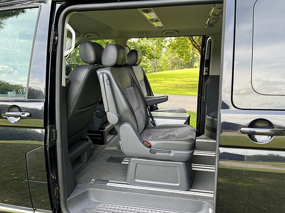 Volkswagen Multivan 9 of 15