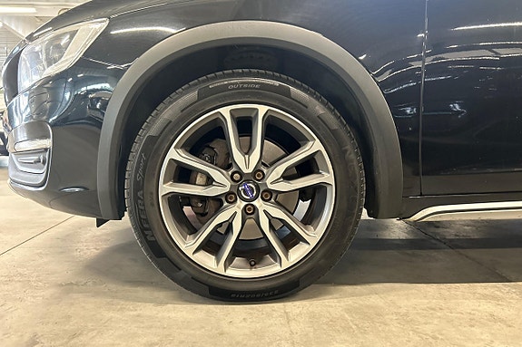 Volvo V60 Cross Country 11 of 26