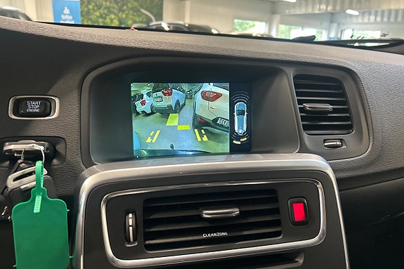 Volvo V60 Cross Country 19 of 26