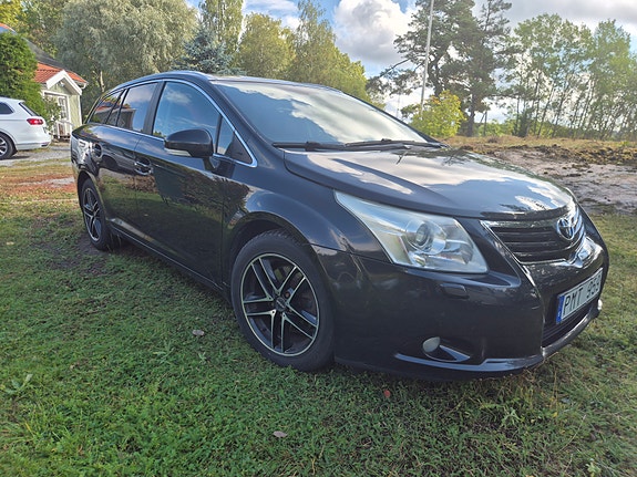Toyota Avensis 3 of 8