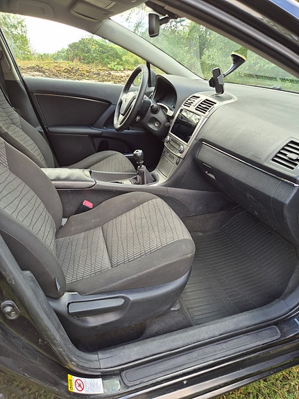 Toyota Avensis 4 of 8