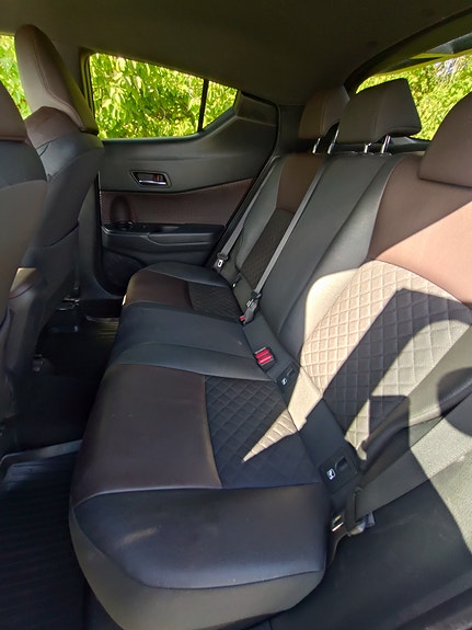 Toyota C-HR 6 of 8