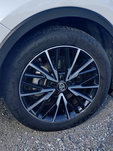 Toyota C-HR 4 of 8