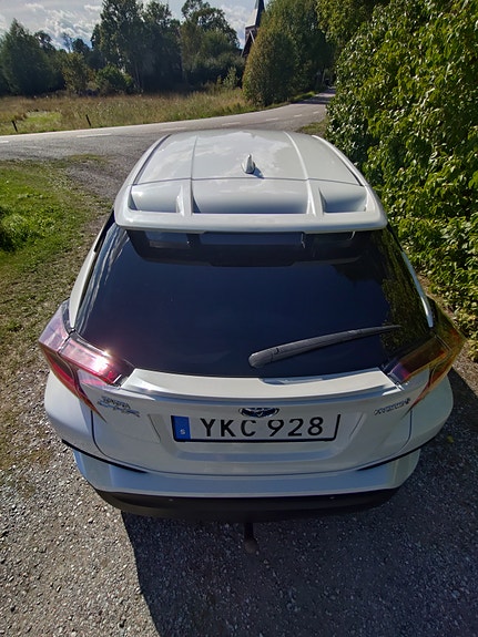 Toyota C-HR 3 of 8