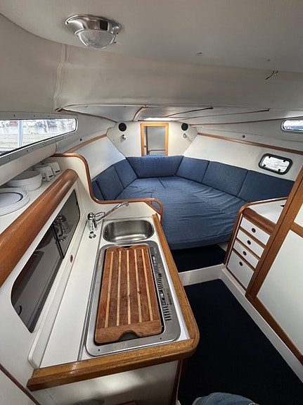 Nimbus 28 DC ht 3 of 8