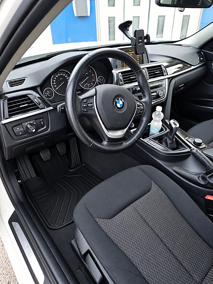 BMW 318d 11 of 12
