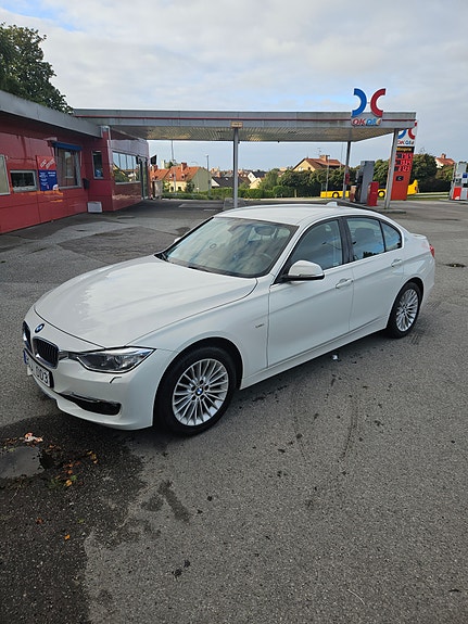 BMW 318d 3 of 12