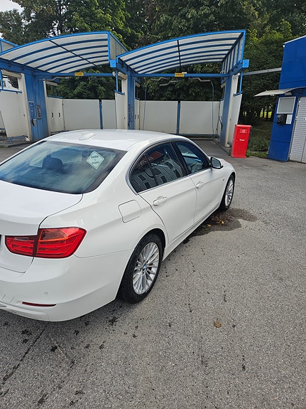 BMW 318d 5 of 12