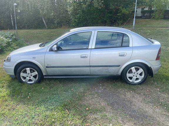Opel Astra 2 of 13