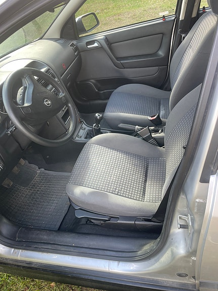 Opel Astra 9 of 13