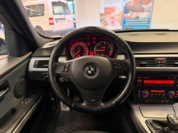 BMW 320d 15 of 23