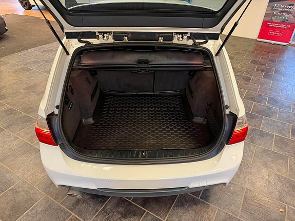 BMW 320d 12 of 23