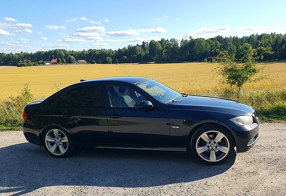 BMW 320i 2 of 8