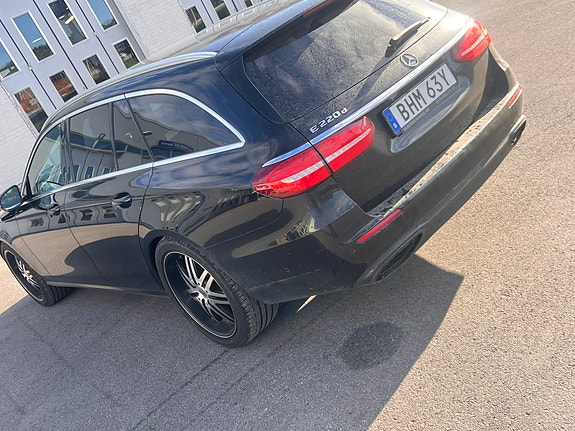 Mercedes-Benz E220 6 of 8