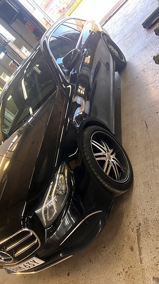 Mercedes-Benz E220 4 of 8