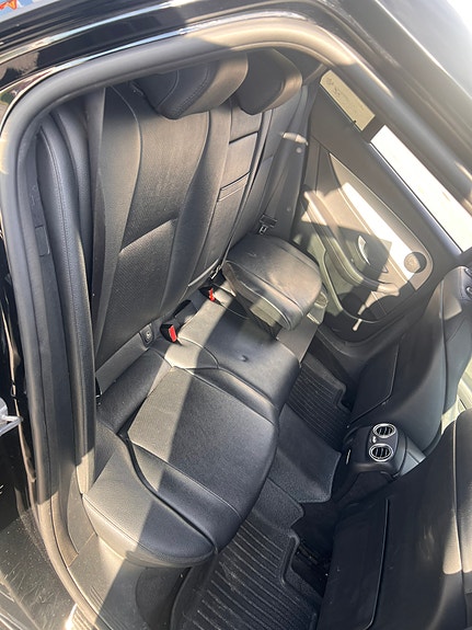 Mercedes-Benz E220 5 of 8