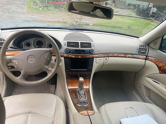 Mercedes-Benz E350 8 of 9