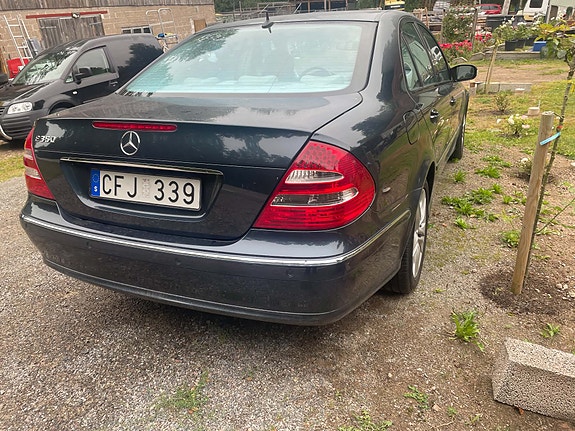 Mercedes-Benz E350 4 of 9