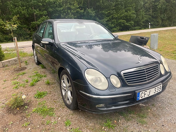 Mercedes-Benz E350 2 of 9