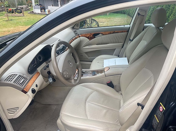 Mercedes-Benz E350 5 of 9