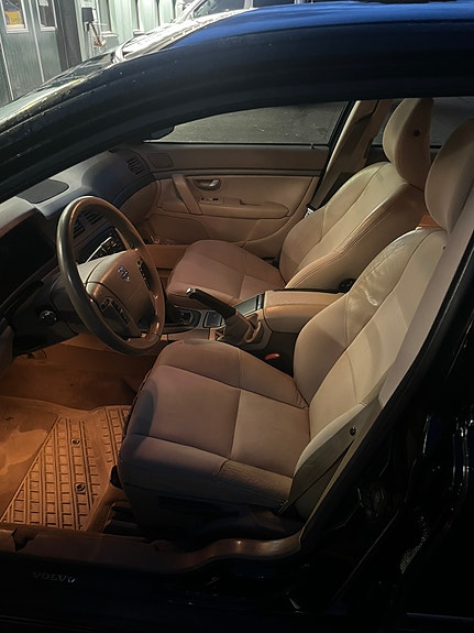 Volvo S80 3 of 6