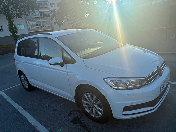 Volkswagen Touran 4 of 9