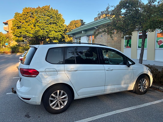 Volkswagen Touran 7 of 9