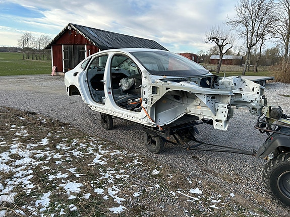 Volvo S90 3 of 4