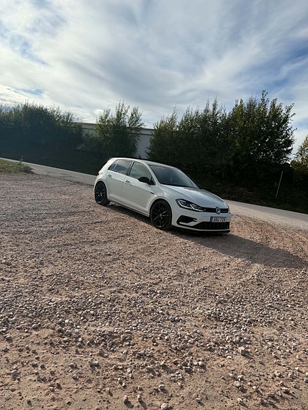 Volkswagen Golf VII 3 of 4