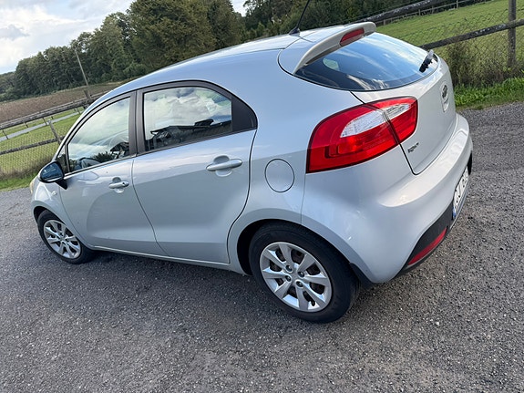 Kia Rio 4 of 8