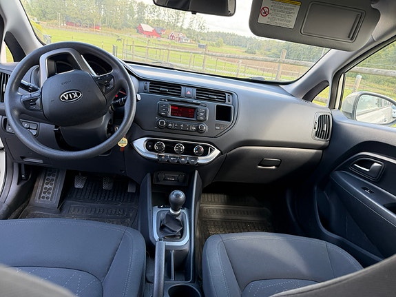 Kia Rio 5 of 8
