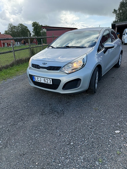 Kia Rio 2 of 8