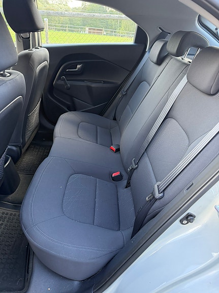 Kia Rio 6 of 8