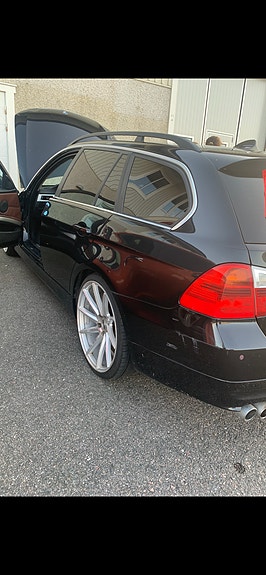 BMW 330xd 4 of 8