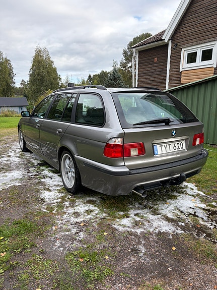 BMW 525i 3 of 10