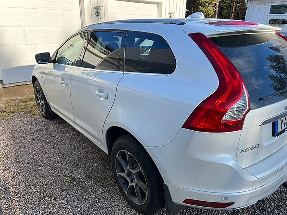Volvo XC60 2 of 6