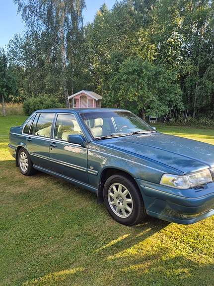 Volvo S90 2 of 10